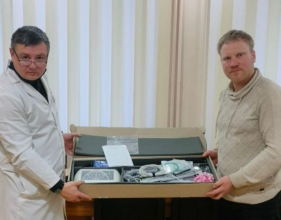Житомирському дитячому психневрологічному відділенню волонтери подарували потужний аппарат 