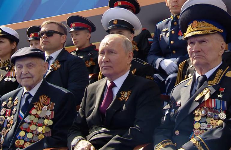 «Ветераны», сидевшие рядом с Путиным на параде 9 мая, оказались сотрудниками НКВД и КГБ