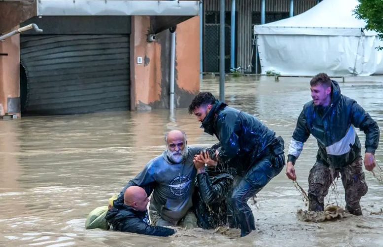 Наводнения в Италии: погибли уже 14 человек, дожди продолжаются