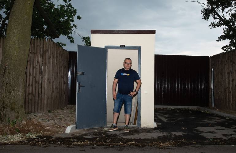 Бункер для всей улицы: мужчина построил бомбоубежище от российских ракет за 18 000 долларов