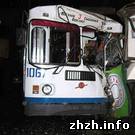 Происшествия: ДТП в Житомире: 23-летняя водитель троллейбуса не заметила и протаранила Таврию