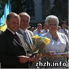 В Житомире состоялось торжественное поднятие Государственного Флага Украины. ФОТО
