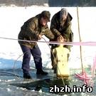 Наука: В Житомире состоялись учения по спасению людей, провалившихся под лед. ФОТО