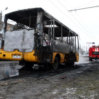 В Житомире загорелась маршрутка с пассажирами. Люди выпрыгивали из окон. ФОТО
