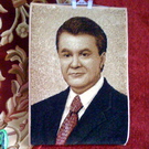Экономика: В Житомире продают половики с изображением Президента Януковича. ФОТО