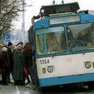 Работу троллейбусов в Житомире уменьшат на 1 час. Пассажиры возмущены