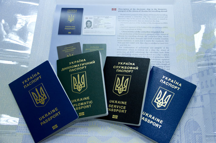 Общество: Паспортный сервис Украины заработал в нескольких странах мира — адреса