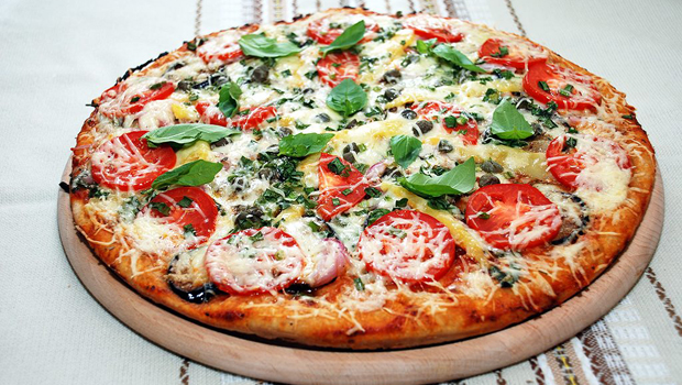 Піца: традиційна страва з різними смаками