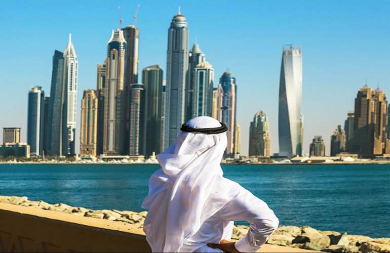 Сколько девушка может заработать в Дубае?
