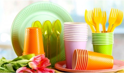 Одноразовая посуда: преимущества и область применения