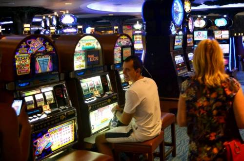  Учимся играть на <b>игровом</b> <b>автомате</b> в онлайн казино 